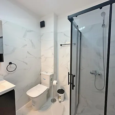 Ambiance 1 Bdr Brand New Fast Wi-fi Apartman *